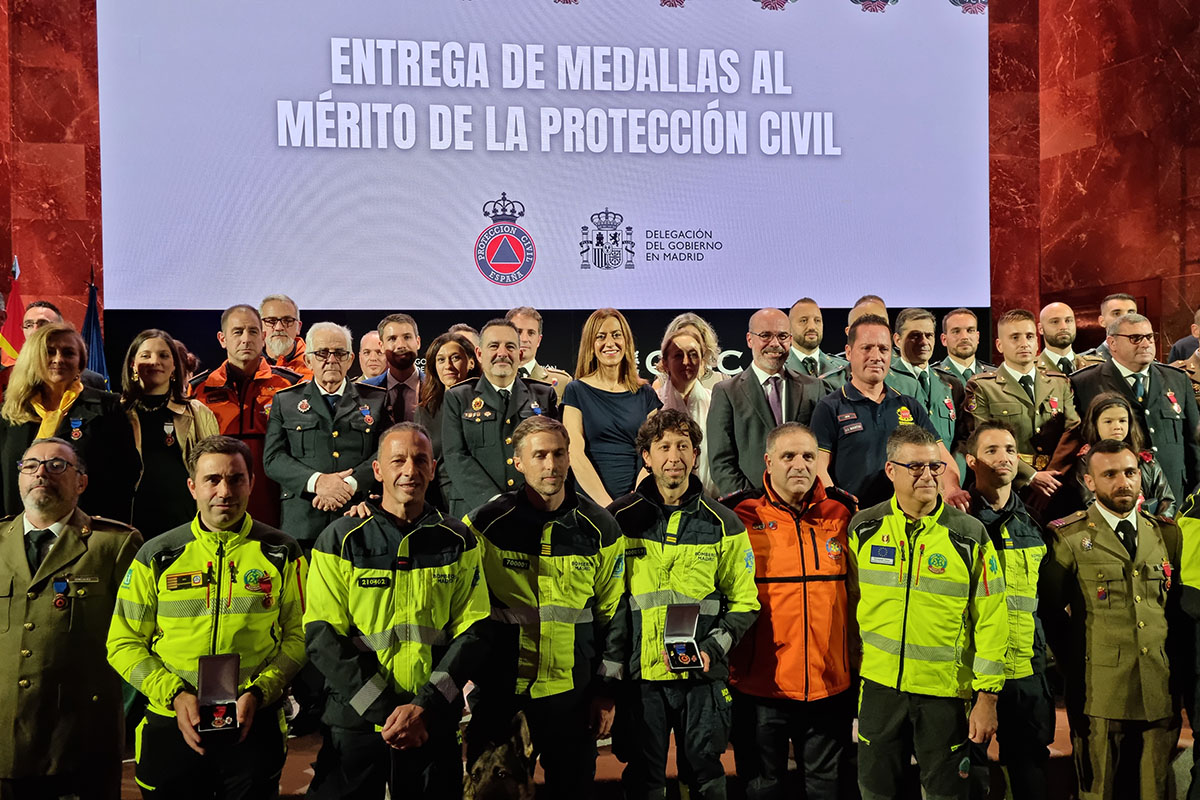 Virginia Barcones con el grupo de galardonados